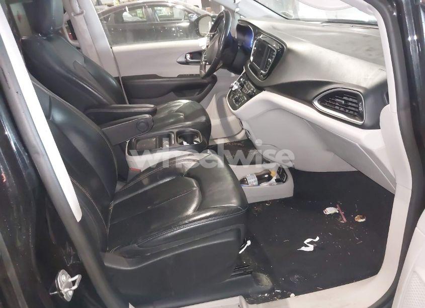 Photo 5 of 2020 Chrysler Pacifica TOURING L (VIN 2C4RC1BGXLR103631)