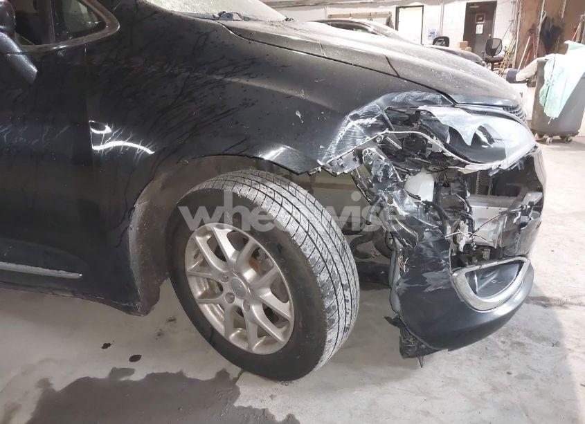 Photo 6 of 2020 Chrysler Pacifica TOURING L (VIN 2C4RC1BGXLR103631)