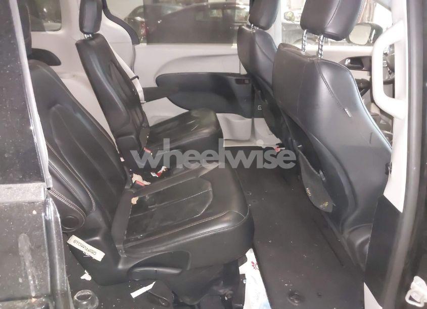 Photo 8 of 2020 Chrysler Pacifica TOURING L (VIN 2C4RC1BGXLR103631)