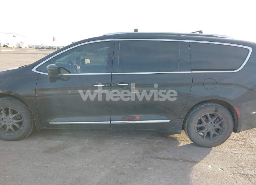 Photo 14 of 2020 Chrysler Pacifica (VIN 2C4RC1BGXLR124947)