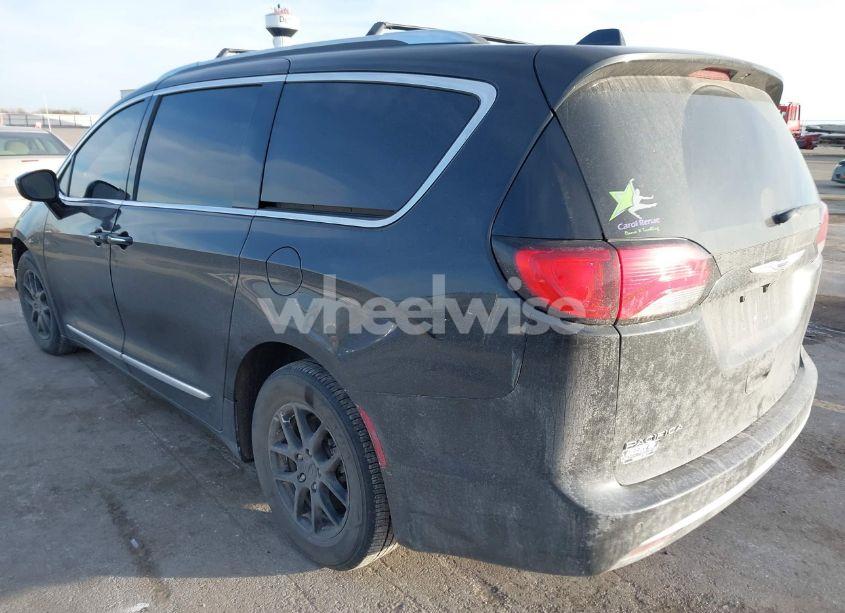 Photo 3 of 2020 Chrysler Pacifica (VIN 2C4RC1BGXLR124947)