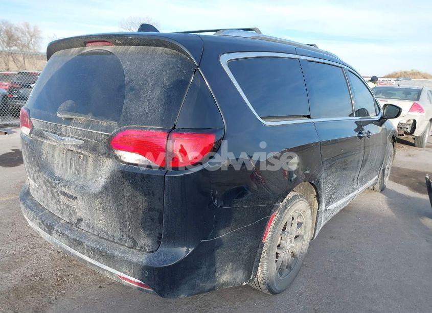 Photo 4 of 2020 Chrysler Pacifica (VIN 2C4RC1BGXLR124947)