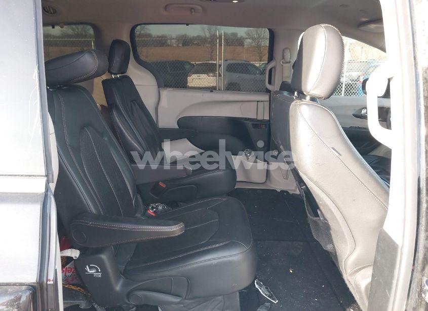 Photo 8 of 2020 Chrysler Pacifica (VIN 2C4RC1BGXLR124947)