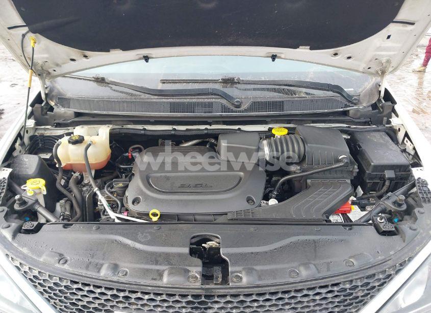 Photo 10 of 2020 Chrysler Pacifica TOURING L (VIN 2C4RC1BGXLR176742)