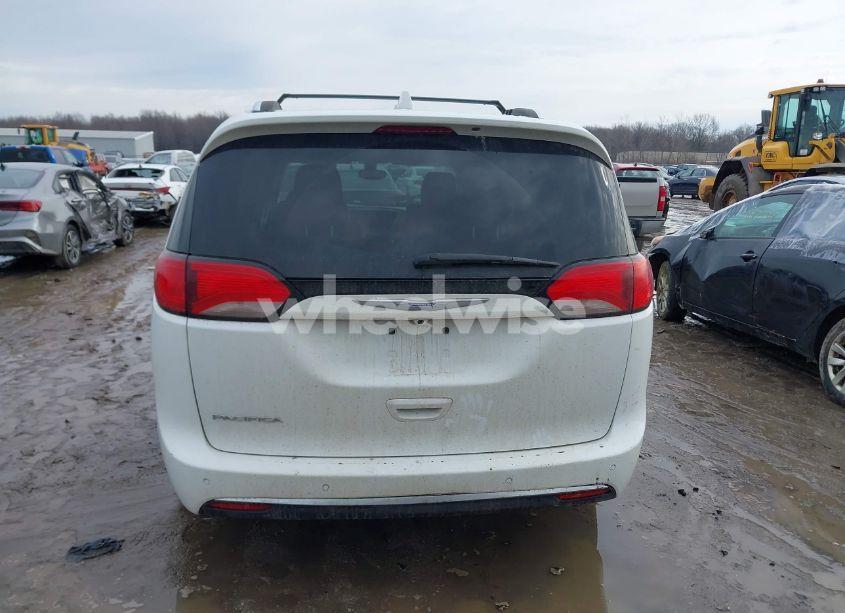 Photo 16 of 2020 Chrysler Pacifica TOURING L (VIN 2C4RC1BGXLR176742)