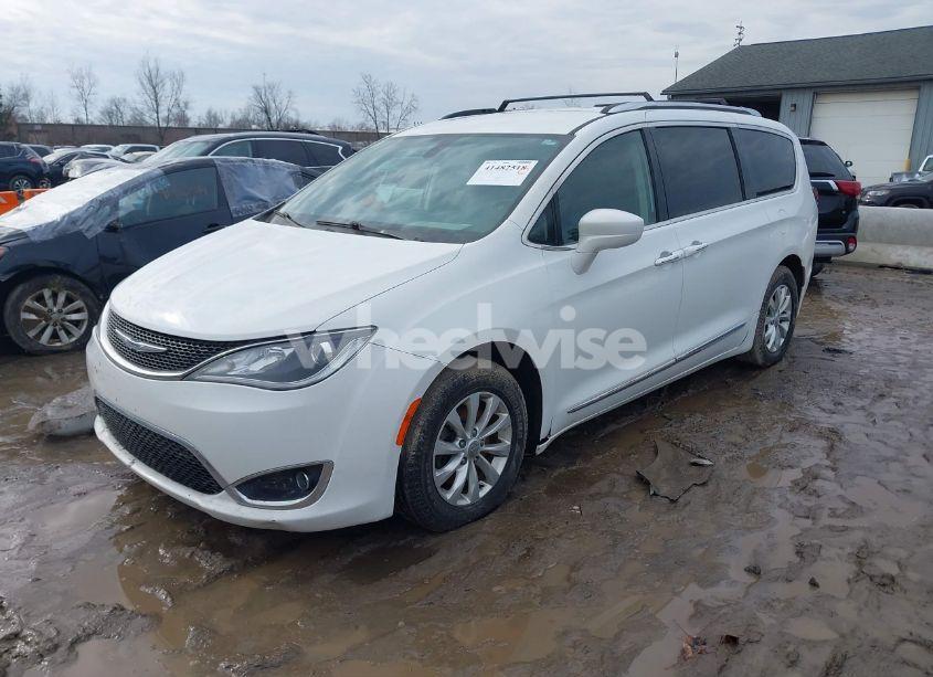 Photo 2 of 2020 Chrysler Pacifica TOURING L (VIN 2C4RC1BGXLR176742)