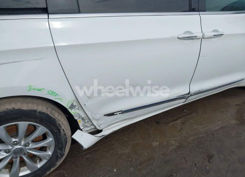 Photo 6 of 2020 Chrysler Pacifica TOURING L (VIN 2C4RC1BGXLR176742)