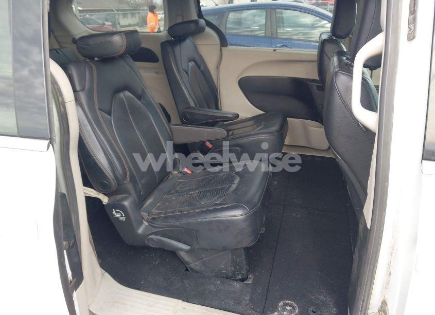 Photo 8 of 2020 Chrysler Pacifica TOURING L (VIN 2C4RC1BGXLR176742)