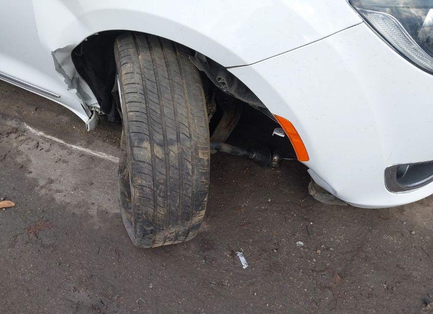 Photo 11 of 2020 Chrysler Pacifica TOURING L (VIN 2C4RC1BGXLR209402)