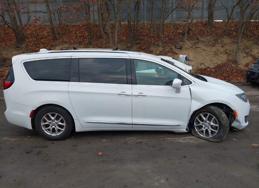 Photo 13 of 2020 Chrysler Pacifica TOURING L (VIN 2C4RC1BGXLR209402)