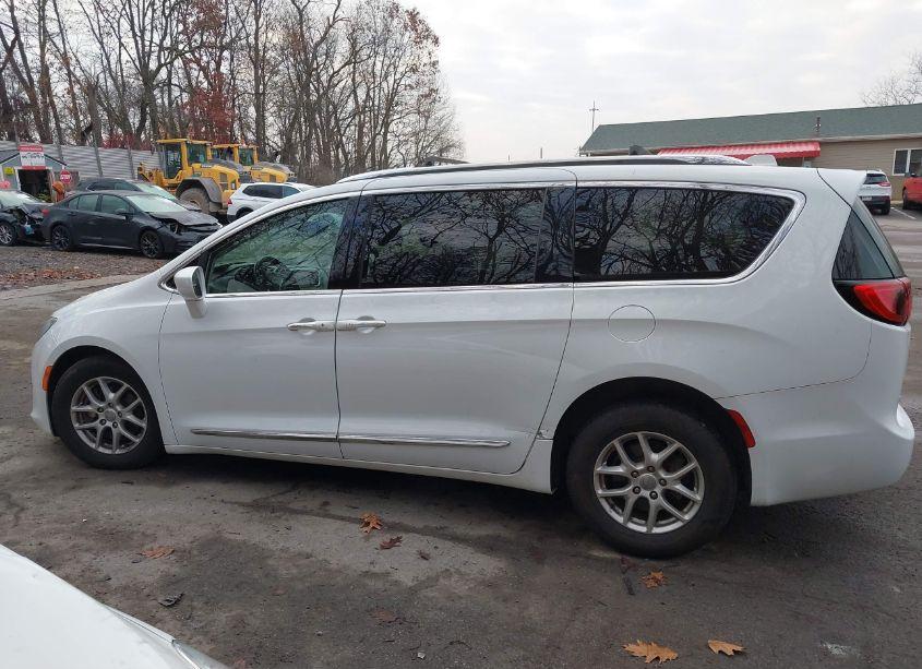 Photo 14 of 2020 Chrysler Pacifica TOURING L (VIN 2C4RC1BGXLR209402)
