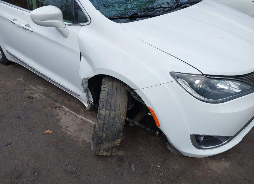 Photo 5 of 2020 Chrysler Pacifica TOURING L (VIN 2C4RC1BGXLR209402)