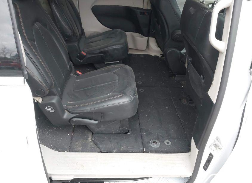 Photo 7 of 2020 Chrysler Pacifica TOURING L (VIN 2C4RC1BGXLR209402)