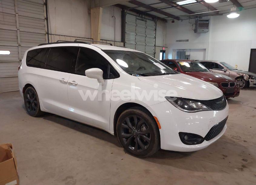 2020 Chrysler Pacifica TOURING L (VIN 2C4RC1BGXLR232582) main photo