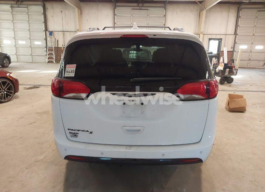 Photo 16 of 2020 Chrysler Pacifica TOURING L (VIN 2C4RC1BGXLR232582)