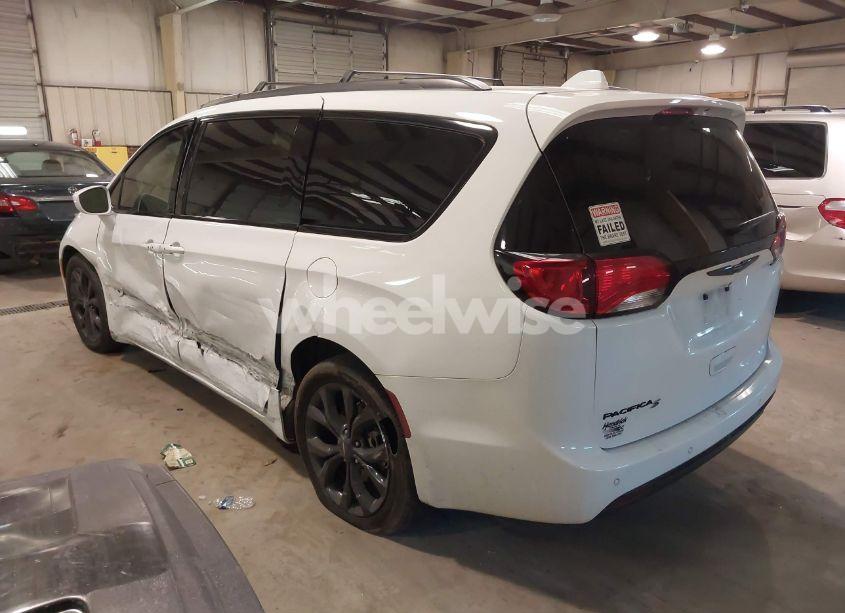 Photo 3 of 2020 Chrysler Pacifica TOURING L (VIN 2C4RC1BGXLR232582)