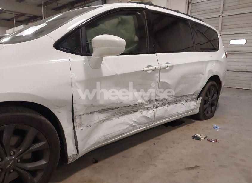 Photo 6 of 2020 Chrysler Pacifica TOURING L (VIN 2C4RC1BGXLR232582)