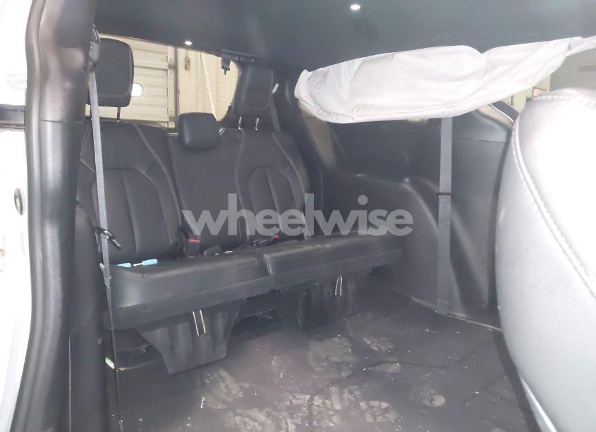 Photo 8 of 2020 Chrysler Pacifica TOURING L (VIN 2C4RC1BGXLR232582)