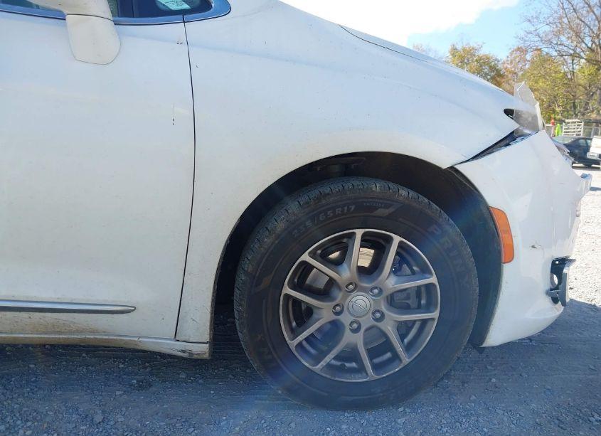 Photo 12 of 2020 Chrysler Pacifica TOURING L (VIN 2C4RC1BGXLR272189)