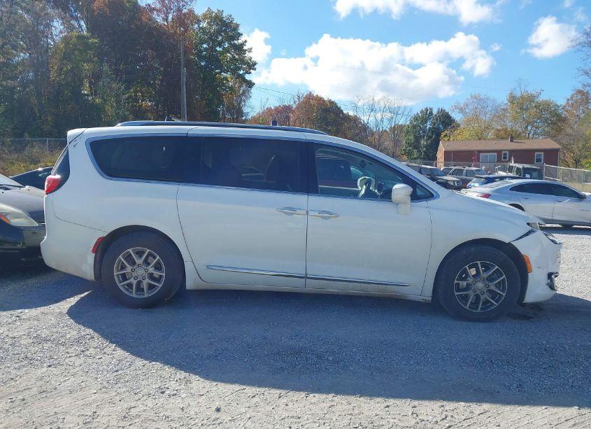 Photo 14 of 2020 Chrysler Pacifica TOURING L (VIN 2C4RC1BGXLR272189)