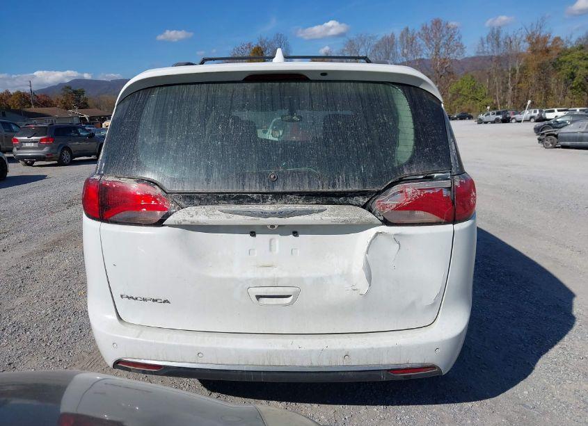 Photo 17 of 2020 Chrysler Pacifica TOURING L (VIN 2C4RC1BGXLR272189)