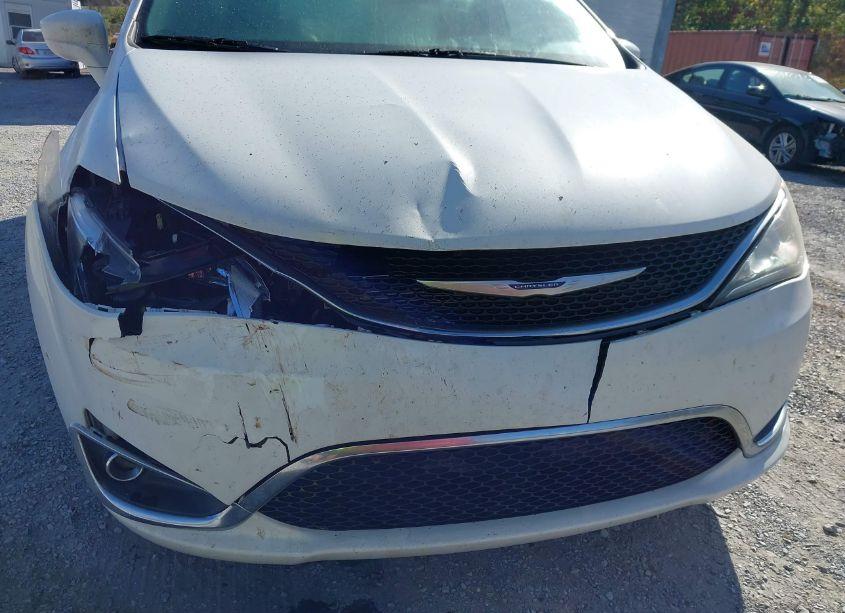 Photo 18 of 2020 Chrysler Pacifica TOURING L (VIN 2C4RC1BGXLR272189)