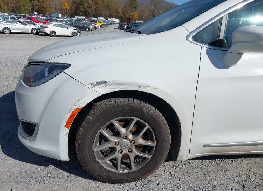 Photo 19 of 2020 Chrysler Pacifica TOURING L (VIN 2C4RC1BGXLR272189)