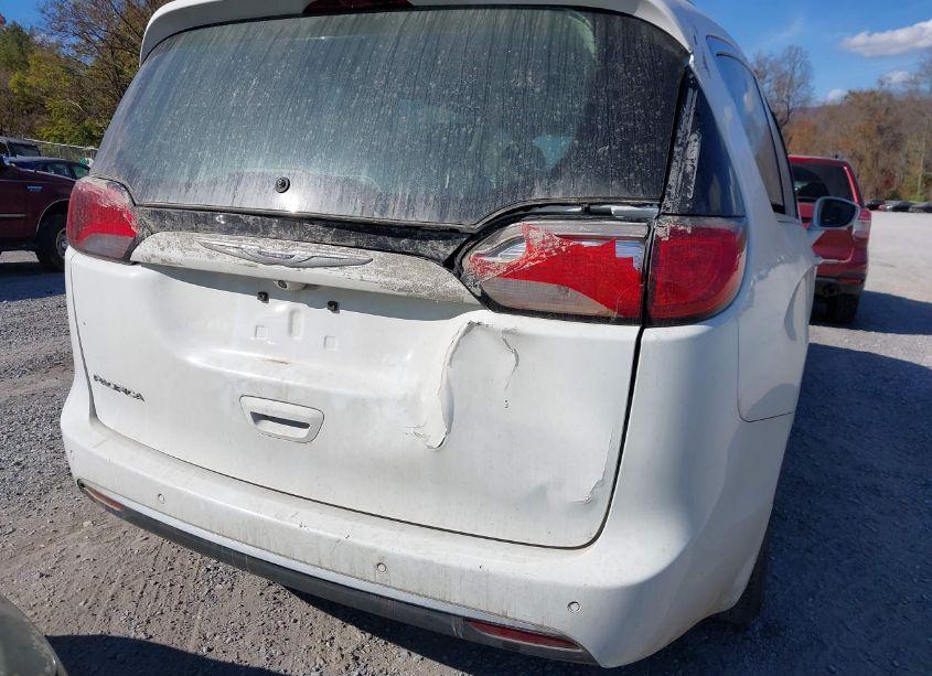 Photo 20 of 2020 Chrysler Pacifica TOURING L (VIN 2C4RC1BGXLR272189)