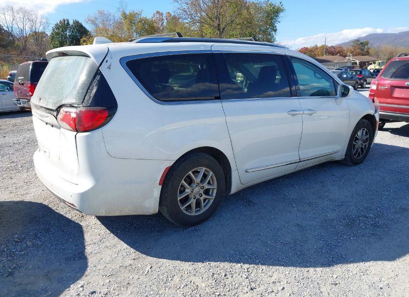 Photo 4 of 2020 Chrysler Pacifica TOURING L (VIN 2C4RC1BGXLR272189)