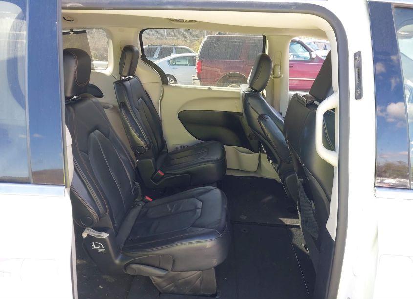 Photo 8 of 2020 Chrysler Pacifica TOURING L (VIN 2C4RC1BGXLR272189)