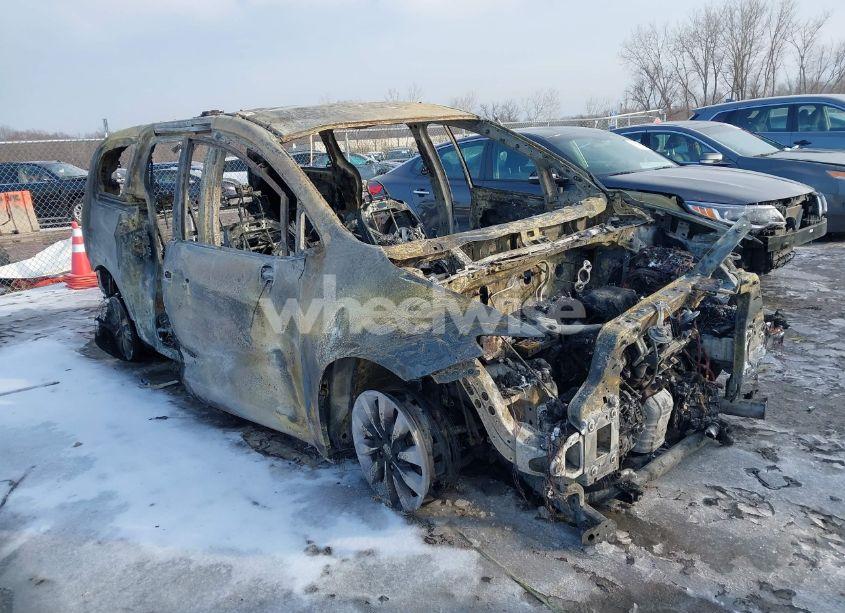 2021 Chrysler Pacifica TOURING L (VIN 2C4RC1BGXMR531359) main photo