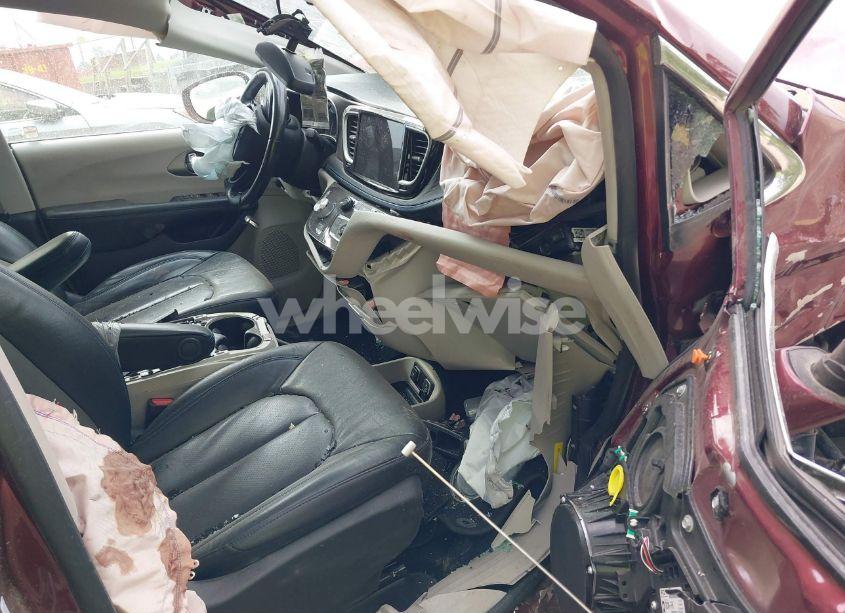 Photo 5 of 2021 Chrysler Pacifica TOURING L (VIN 2C4RC1BGXMR547643)