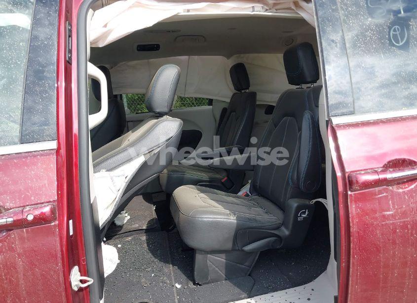 Photo 8 of 2021 Chrysler Pacifica TOURING L (VIN 2C4RC1BGXMR547643)