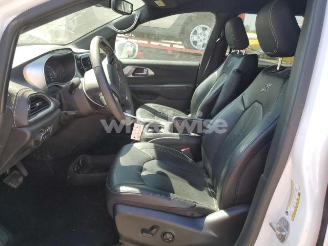 Photo 14 of 2021 CHRYSLER PACIFICA TOURING L (VIN 2C4RC1BGXMR558982)