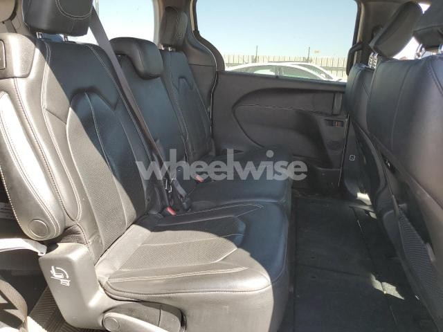 Photo 4 of 2021 CHRYSLER PACIFICA TOURING L (VIN 2C4RC1BGXMR558982)
