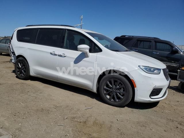 Photo 5 of 2021 CHRYSLER PACIFICA TOURING L (VIN 2C4RC1BGXMR558982)