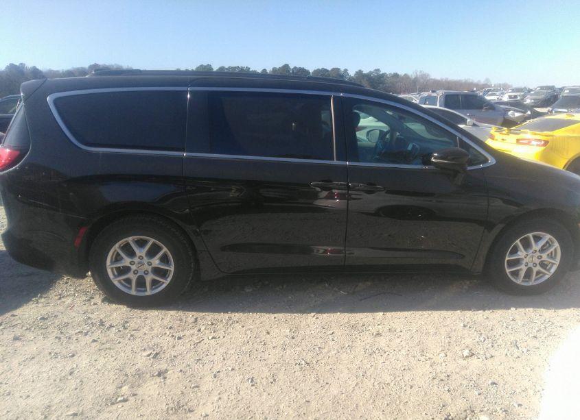 Photo 13 of 2022 Chrysler Pacifica TOURING L (VIN 2C4RC1BGXNR111344)