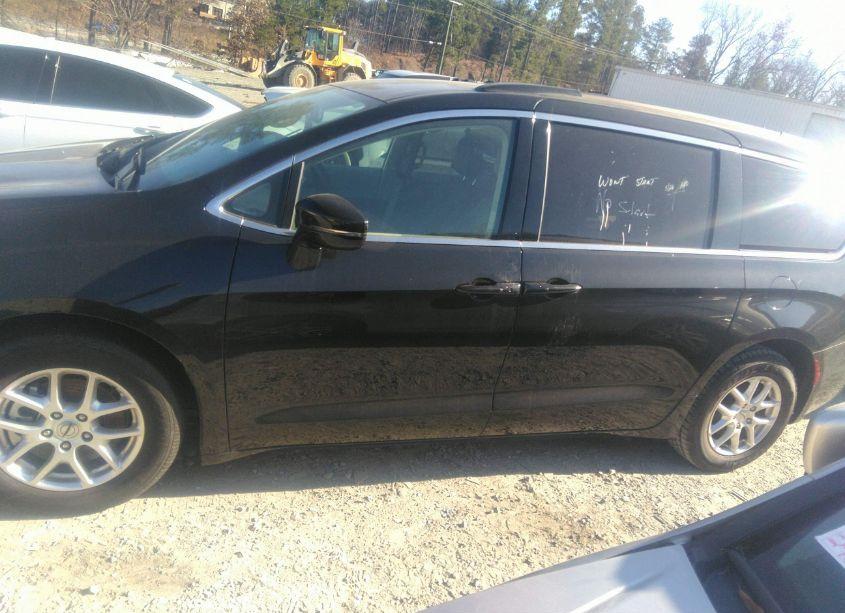 Photo 14 of 2022 Chrysler Pacifica TOURING L (VIN 2C4RC1BGXNR111344)