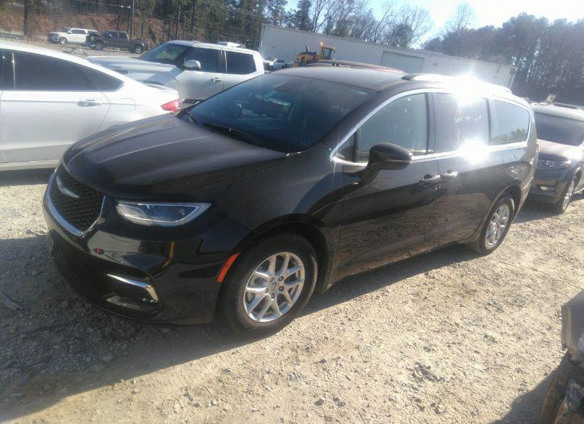 Photo 2 of 2022 Chrysler Pacifica TOURING L (VIN 2C4RC1BGXNR111344)