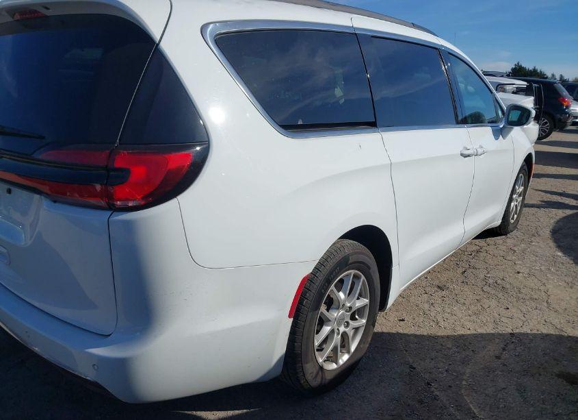 Photo 13 of 2022 Chrysler Pacifica TOURING L (VIN 2C4RC1BGXNR116978)