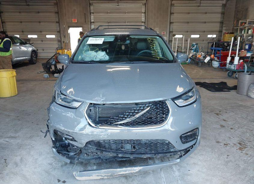 Photo 12 of 2022 Chrysler Pacifica TOURING L (VIN 2C4RC1BGXNR162374)