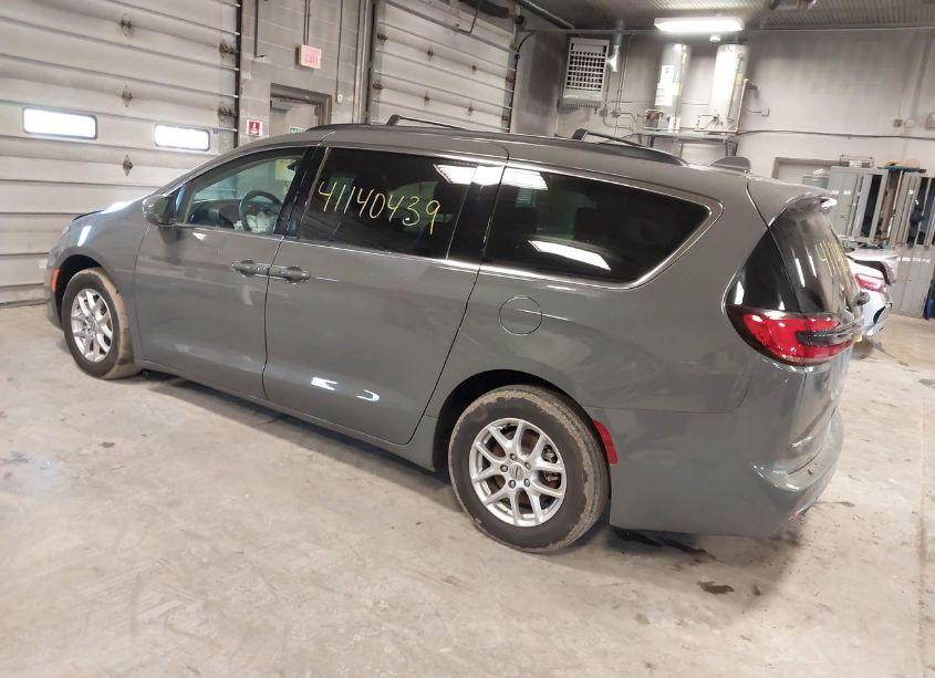 Photo 3 of 2022 Chrysler Pacifica TOURING L (VIN 2C4RC1BGXNR162374)