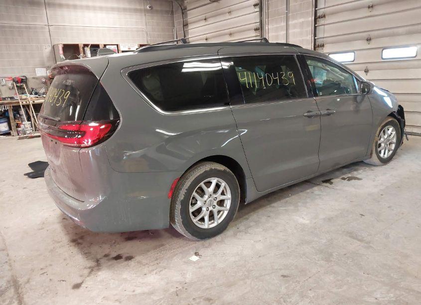 Photo 4 of 2022 Chrysler Pacifica TOURING L (VIN 2C4RC1BGXNR162374)