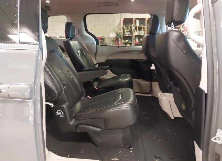 Photo 8 of 2022 Chrysler Pacifica TOURING L (VIN 2C4RC1BGXNR162374)