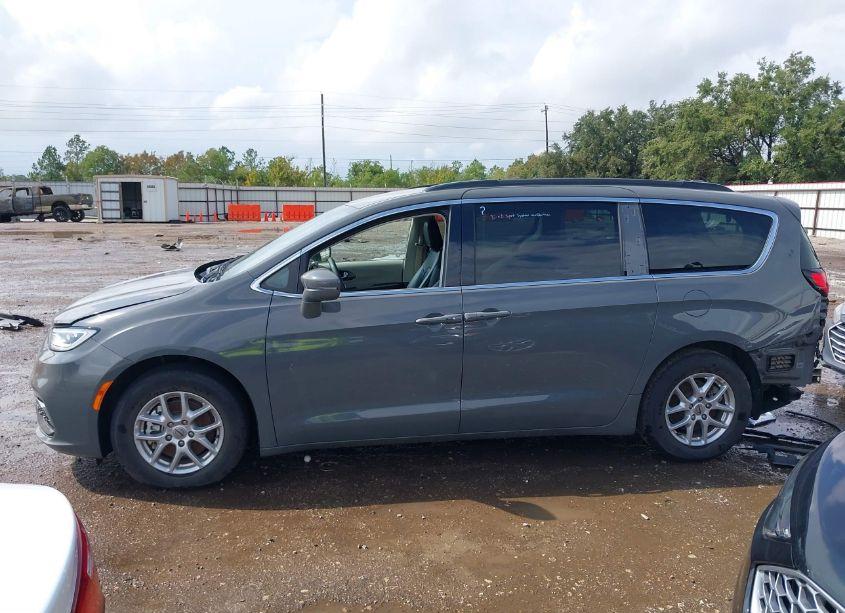 Photo 15 of 2022 Chrysler Pacifica TOURING L (VIN 2C4RC1BGXNR168241)