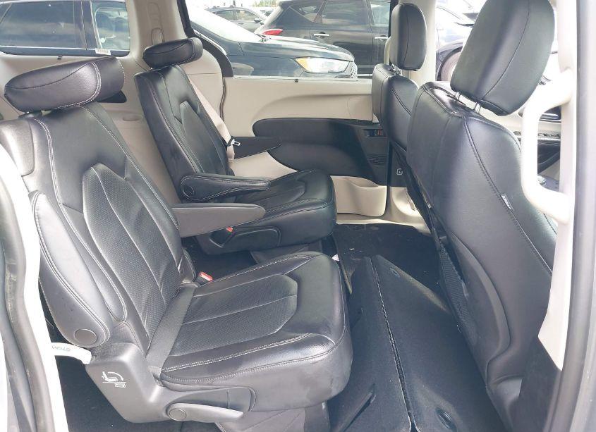 Photo 8 of 2022 Chrysler Pacifica TOURING L (VIN 2C4RC1BGXNR168241)