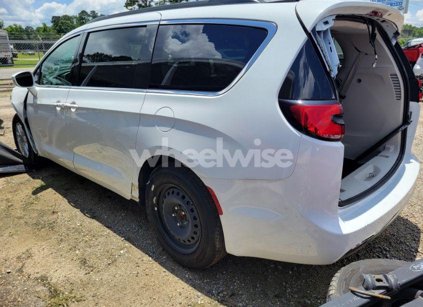 Photo 3 of 2022 Chrysler Pacifica TOURING L (VIN 2C4RC1BGXNR233654)