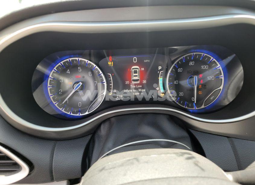 Photo 7 of 2022 Chrysler Pacifica TOURING L (VIN 2C4RC1BGXNR233654)