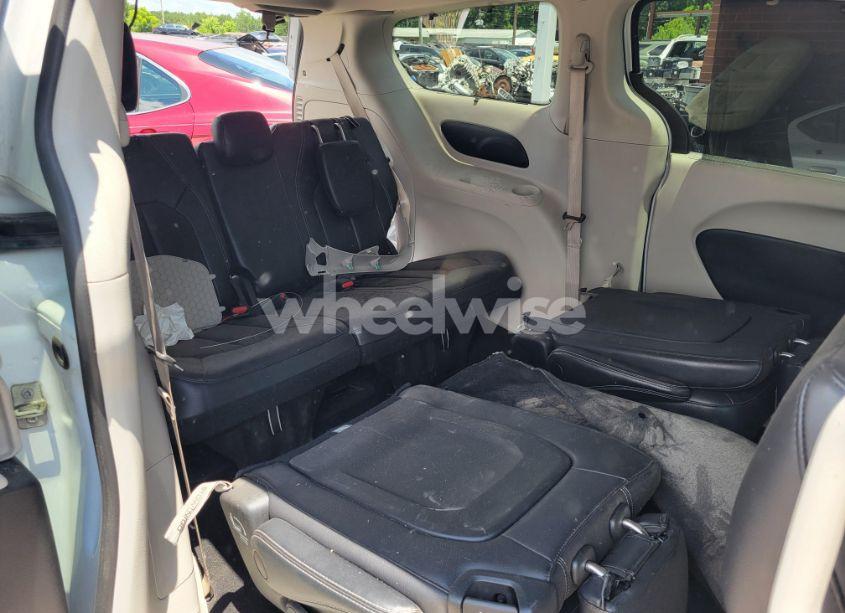 Photo 8 of 2022 Chrysler Pacifica TOURING L (VIN 2C4RC1BGXNR233654)