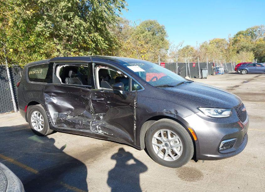 Photo 13 of 2023 Chrysler Pacifica TOURING L (VIN 2C4RC1BGXPR539501)